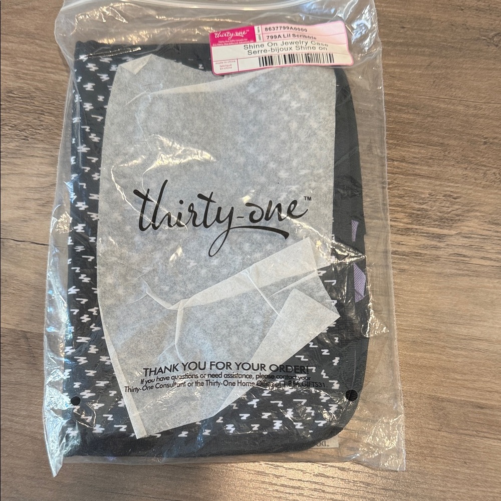 NWOT 
Thirty-One Lil Scribble Shine on Jewelry Case